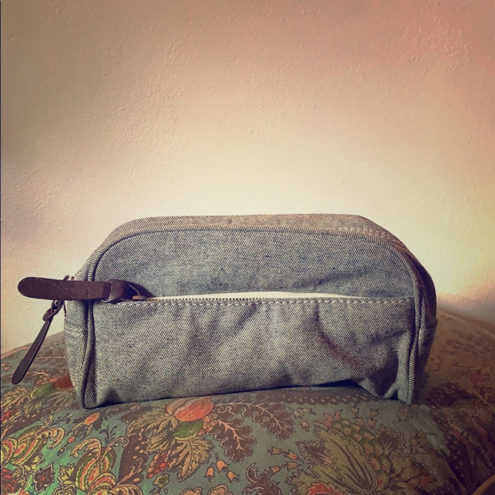 Everlane pouch